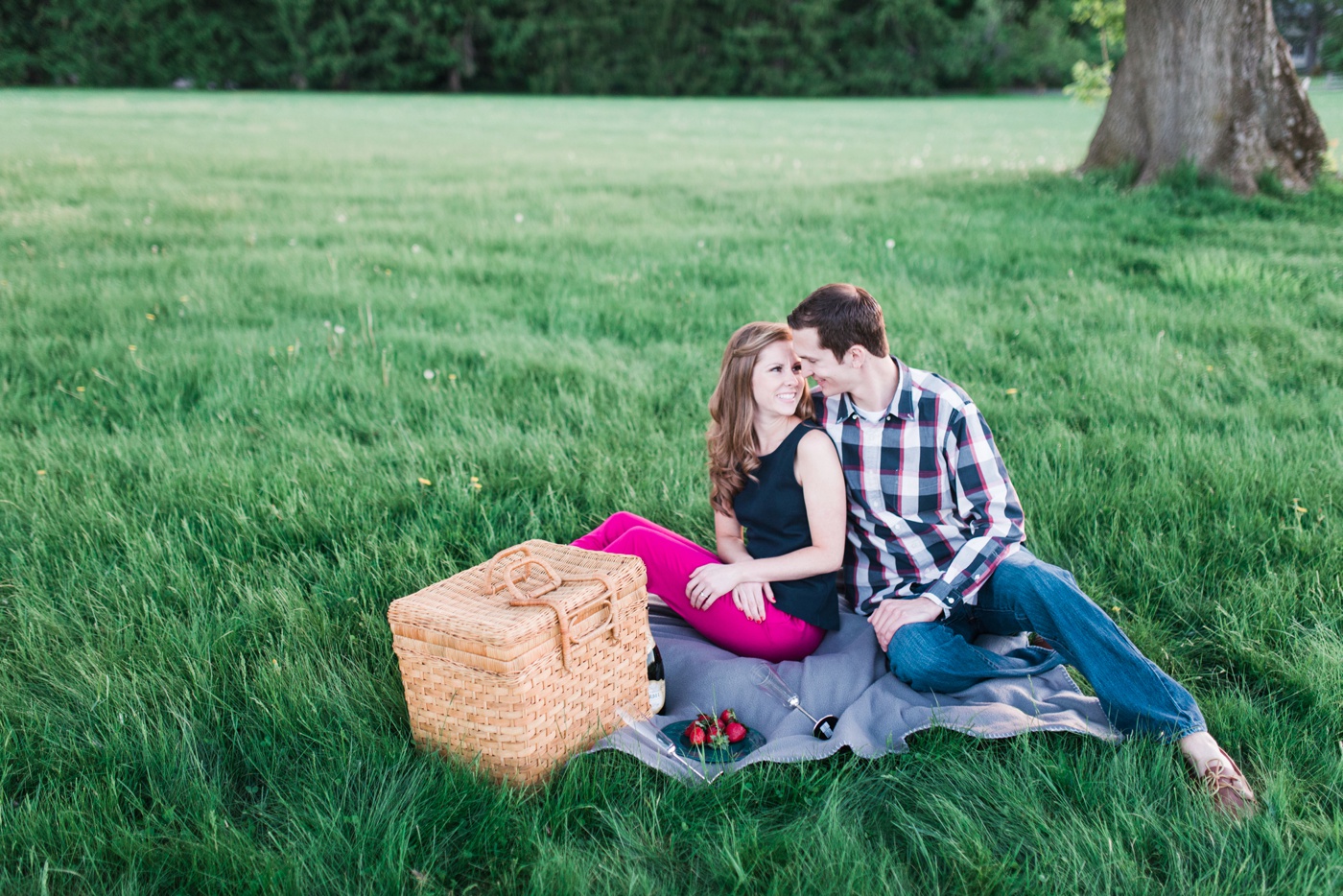 Leslie + Eric - Princeton Battlefield Picnic Engagement Session - New Jersey Wedding Photographer - Alison Dunn Photography photo