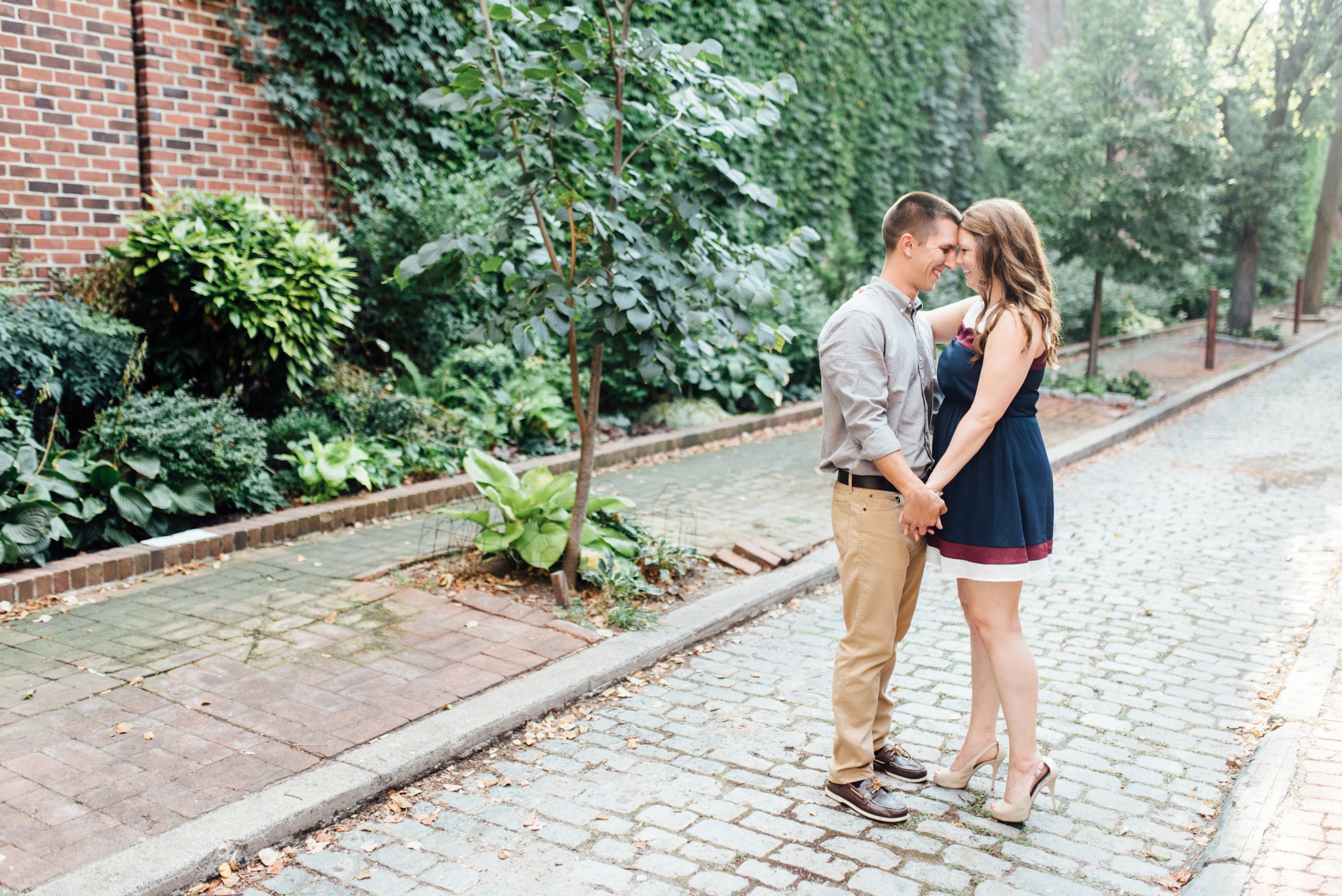 Rachel + Taylor - Spruce Street Harbor Park - Old City Philadelphia Engagement Session - Alison Dunn Photography photo