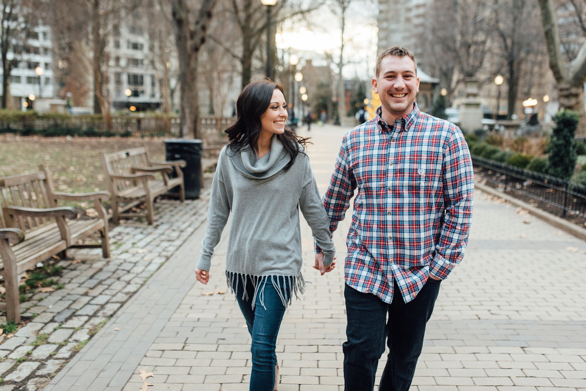 16-kerri-joe-rittenhouse-square-engagement-session-alison-dunn-photography-photo