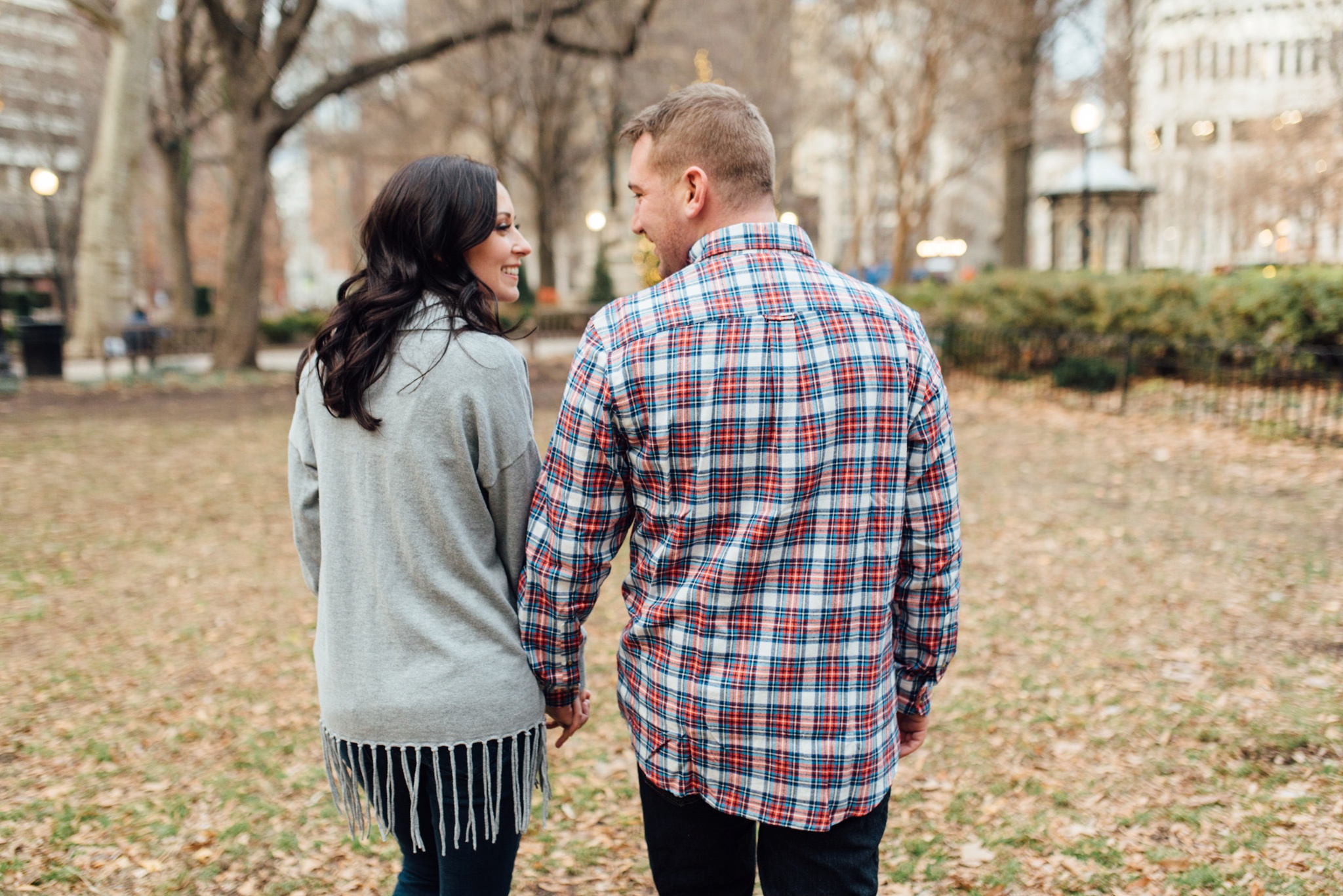 22-kerri-joe-rittenhouse-square-engagement-session-alison-dunn-photography-photo