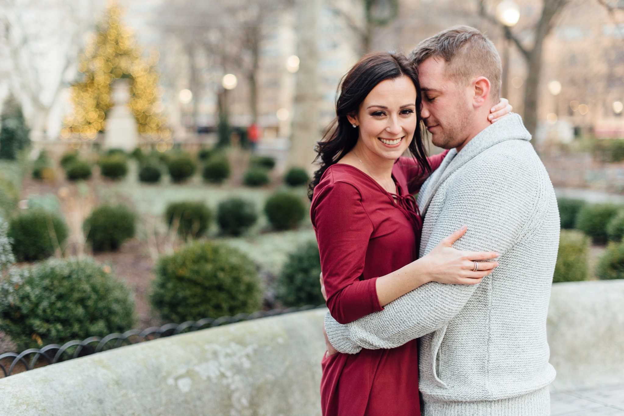 7-kerri-joe-rittenhouse-square-engagement-session-alison-dunn-photography-photo