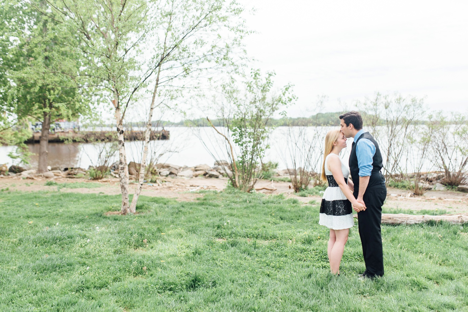 Samantha + Adam - Penn Treaty Park Engagement Session - Philadelphia Wedding Photographer - Alison Dunn Photography photo