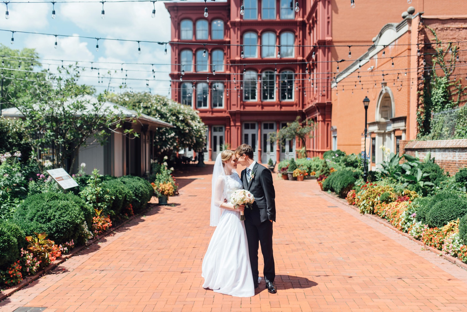 Hannah + Scott - 1840's Plaza - Baltimore Wedding Photographer - Alison Dunn Photography photo