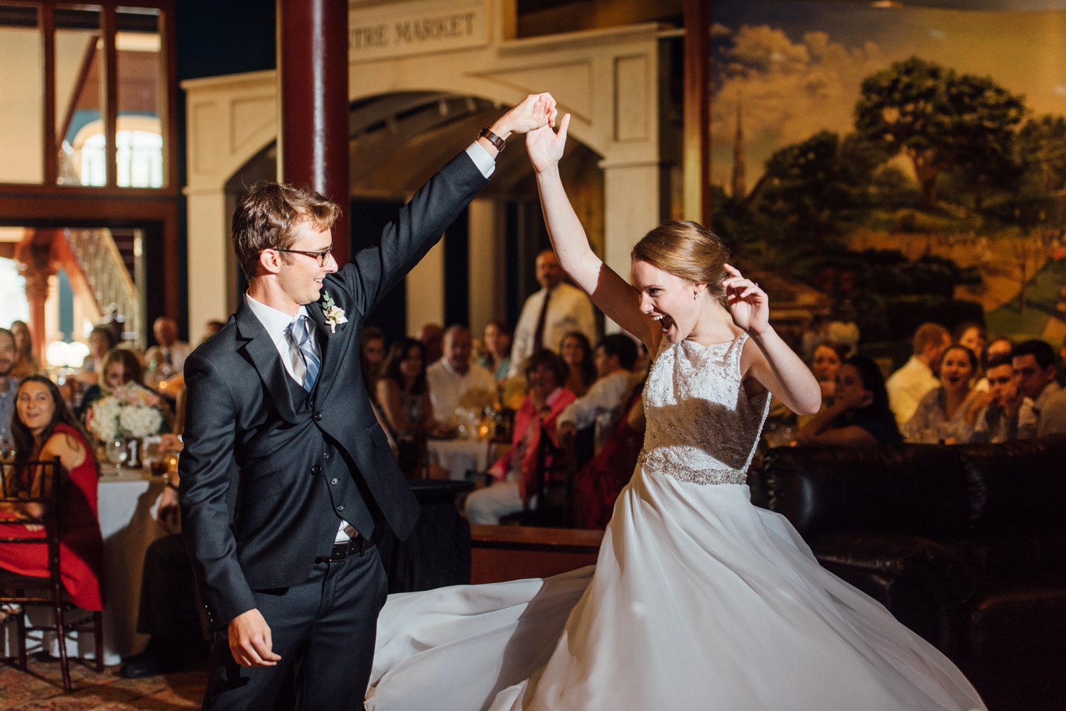 Hannah + Scott - 1940's Plaza - Baltimore Wedding Photographer - Alison Dunn Photography photo