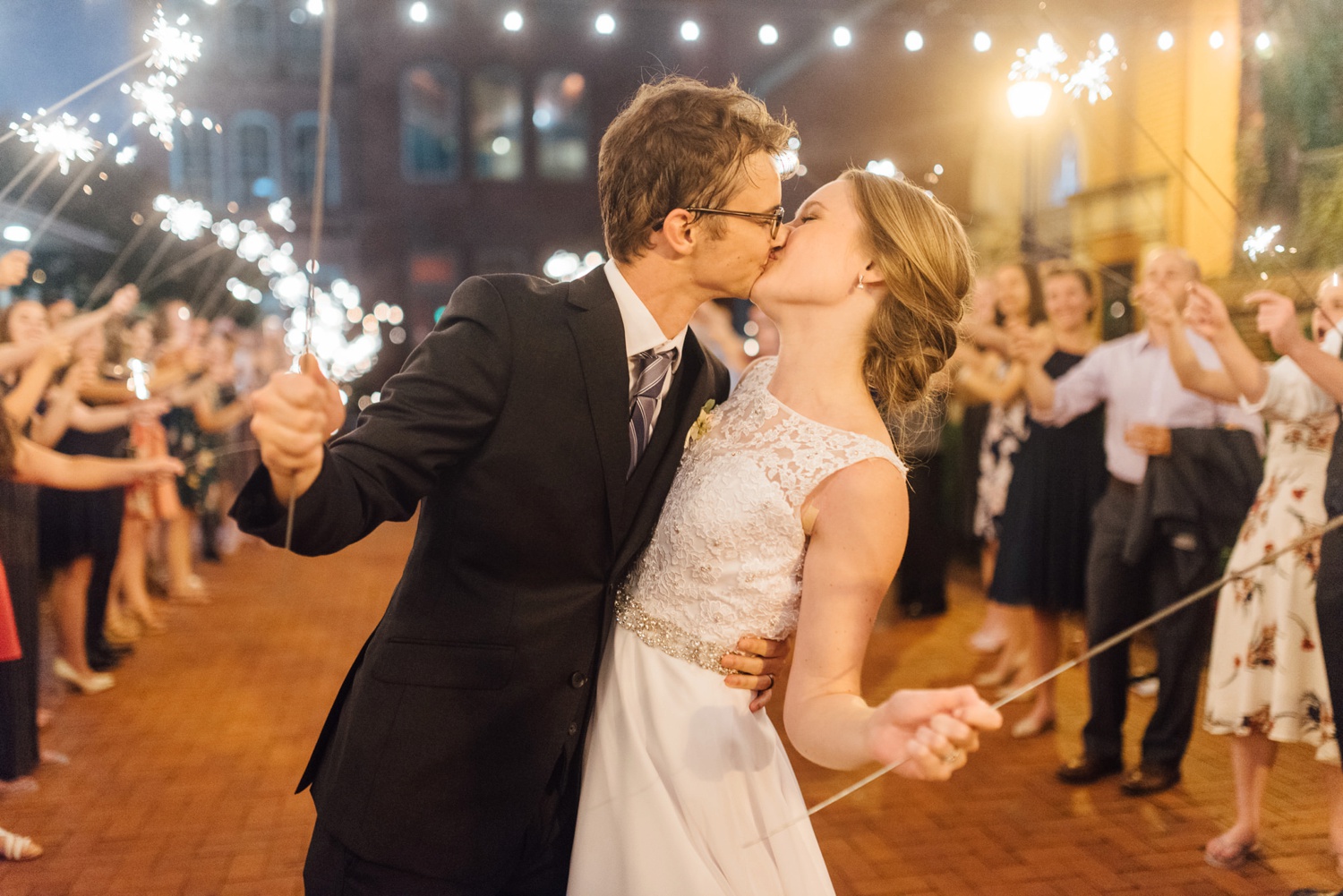 Hannah + Scott - 1840's Plaza Wedding - Baltimore Wedding Photographer - Alison Dunn Photography photo