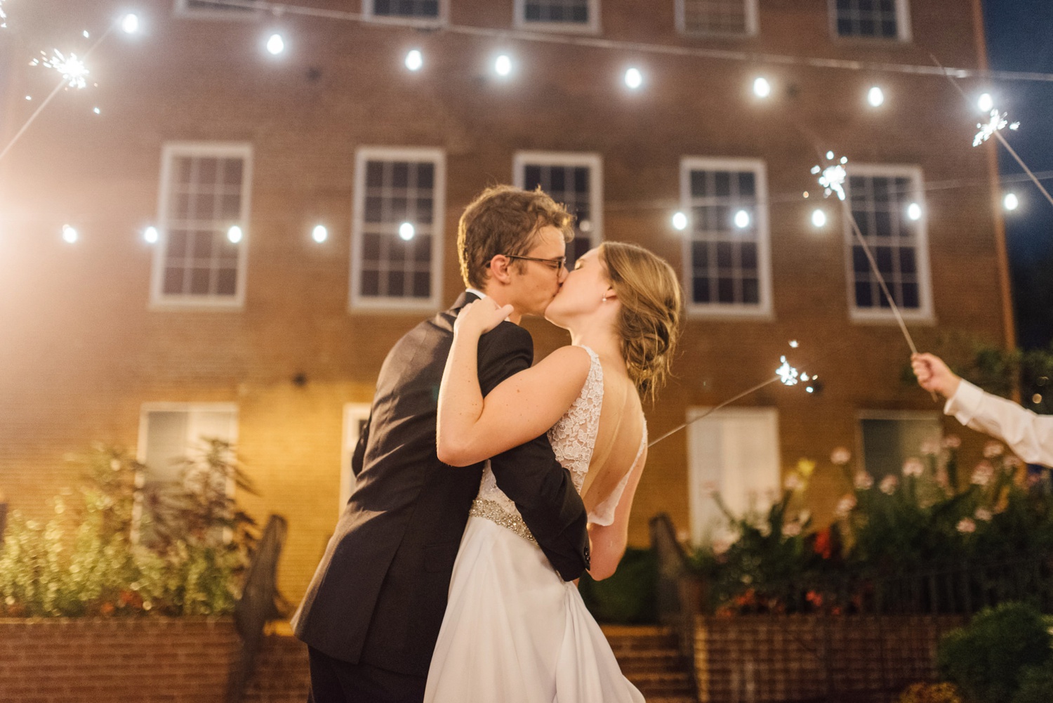 Hannah + Scott - 1840's Plaza Wedding - Baltimore Wedding Photographer - Alison Dunn Photography photo