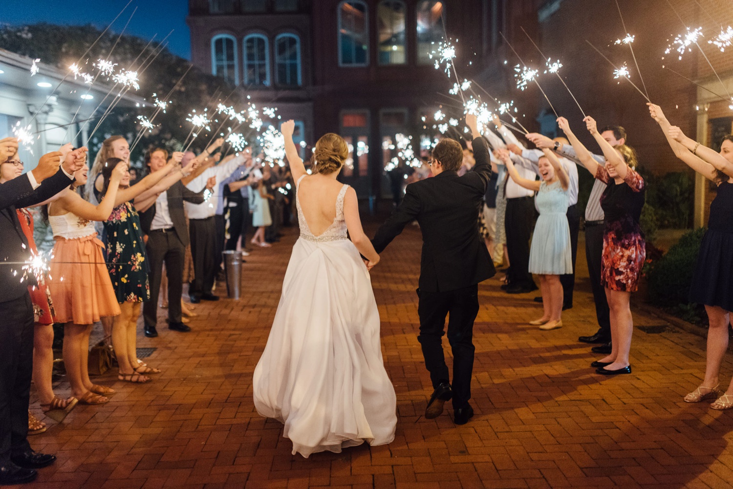 Hannah + Scott - 1940's Plaza - Baltimore Wedding Photographer - Alison Dunn Photography photo