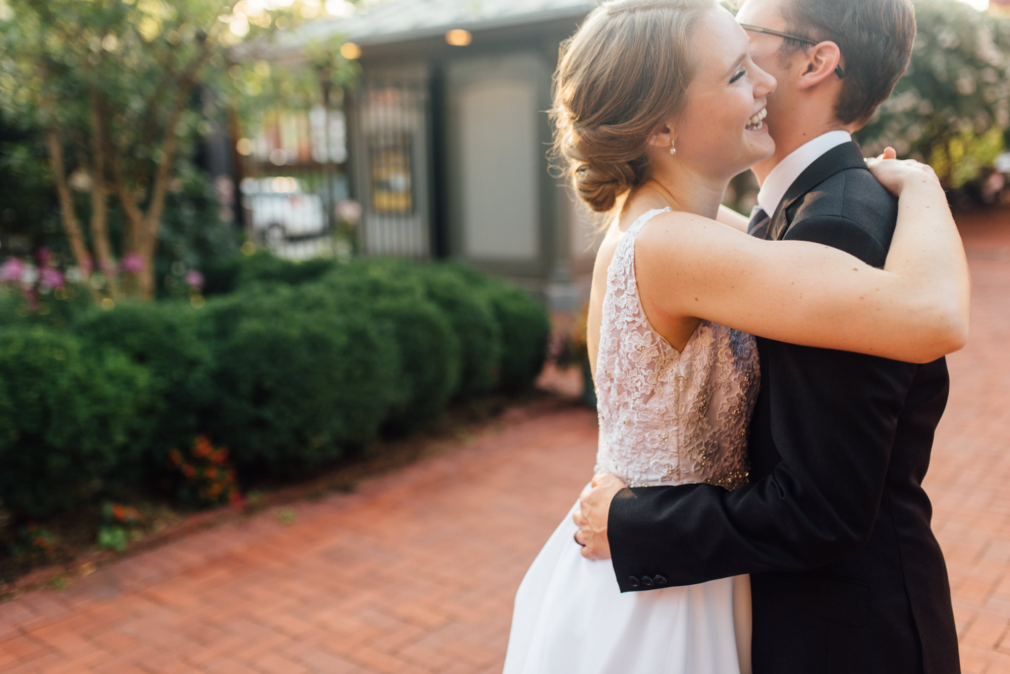 Hannah + Scott - 1840's Plaza Wedding - Baltimore Wedding Photographer - Alison Dunn Photography photo