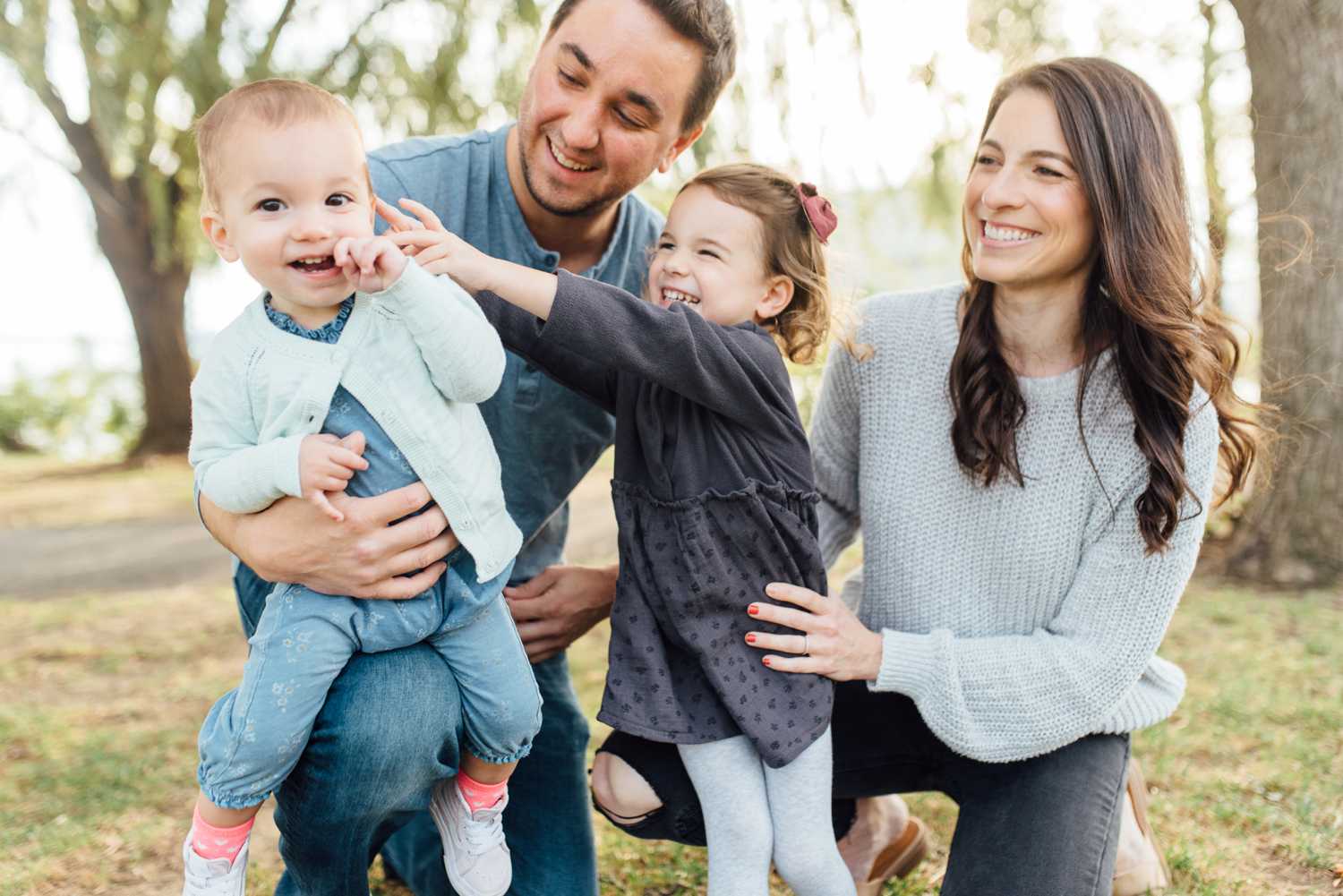 Clare + Matt + Rey + Mia - Penn Treaty Park Family Session - Philadelphia Family Photographer - Alison Dunn Photography photo