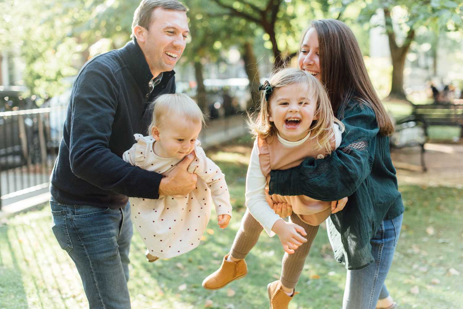 The Guaraldo Family - Fitler Square Family Session - Philadelphia Family Photographer - Alison Dunn Photography photo