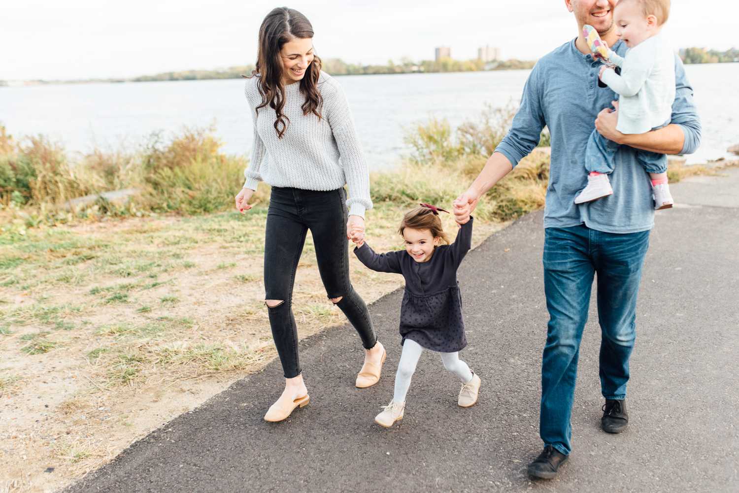 Clare + Matt + Rey + Mia - Penn Treaty Park Family Session - Philadelphia Family Photographer - Alison Dunn Photography photo