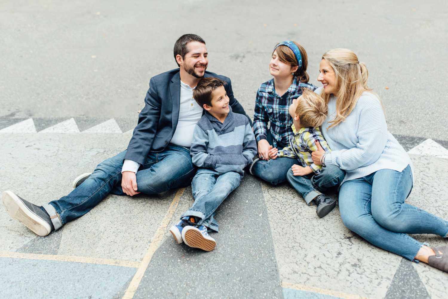 The Krutsinger Family - Love Park City Hall Family Session - Philadelphia Family Photographer - Alison Dunn Photography photo