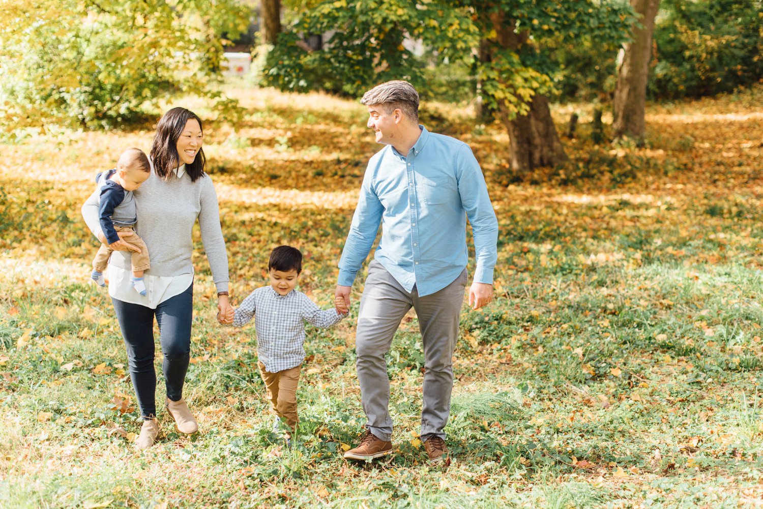 Fall 2020 Mini-Sessions - Awbury Arboretum Family Session - Philadelphia Mini-Session Photographer - Alison Dunn Photography photo