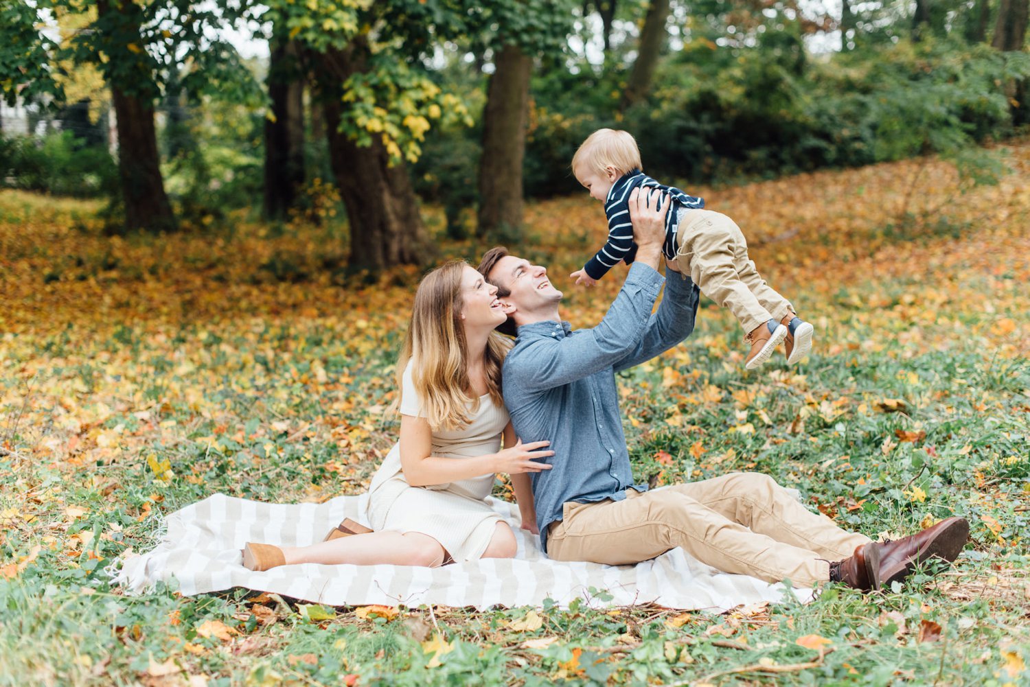 Fall 2020 Mini-Sessions - Awbury Arboretum Family Session - Philadelphia Mini-Session Photographer - Alison Dunn Photography photo