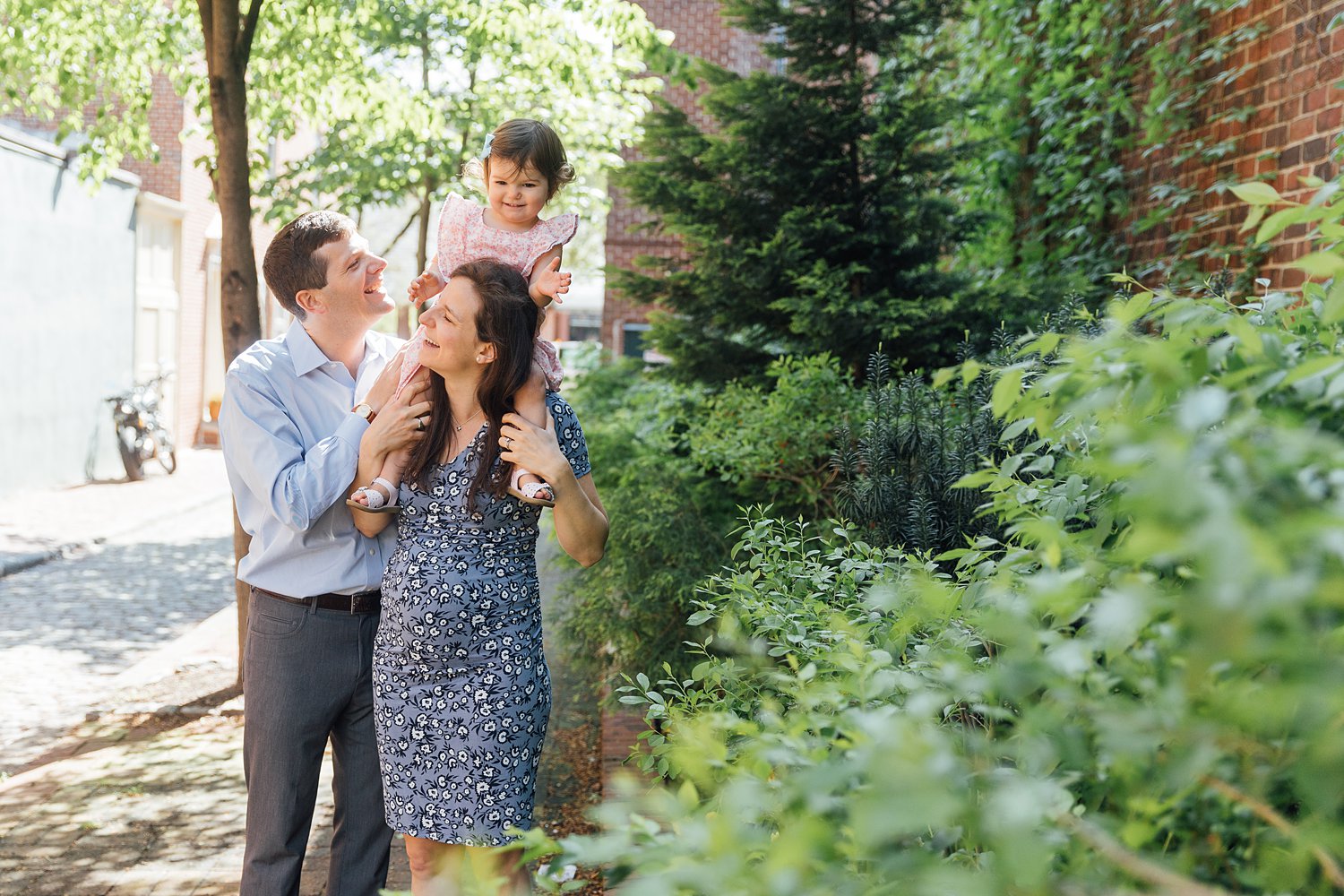 The Buinewiczes - Old City Family Session - Philadelphia Family Photographer - Alison Dunn Photography photo