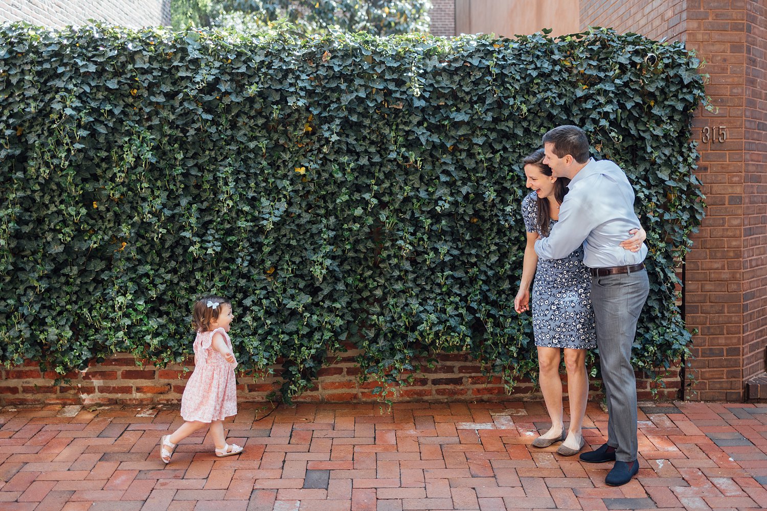 The Buinewiczes - Old City Family Session - Philadelphia Family Photographer - Alison Dunn Photography photo