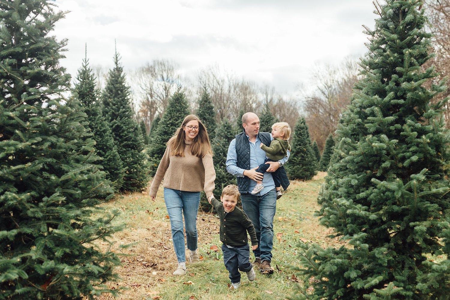 Butler's Orchard Christmas Tree Farm Mini Sessions - Damascus Family Photographer - Alison Dunn Photography photo